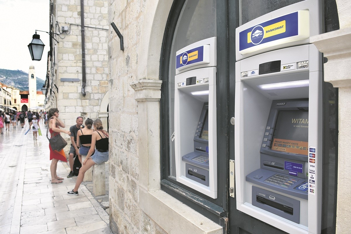 bankomat stradun 3