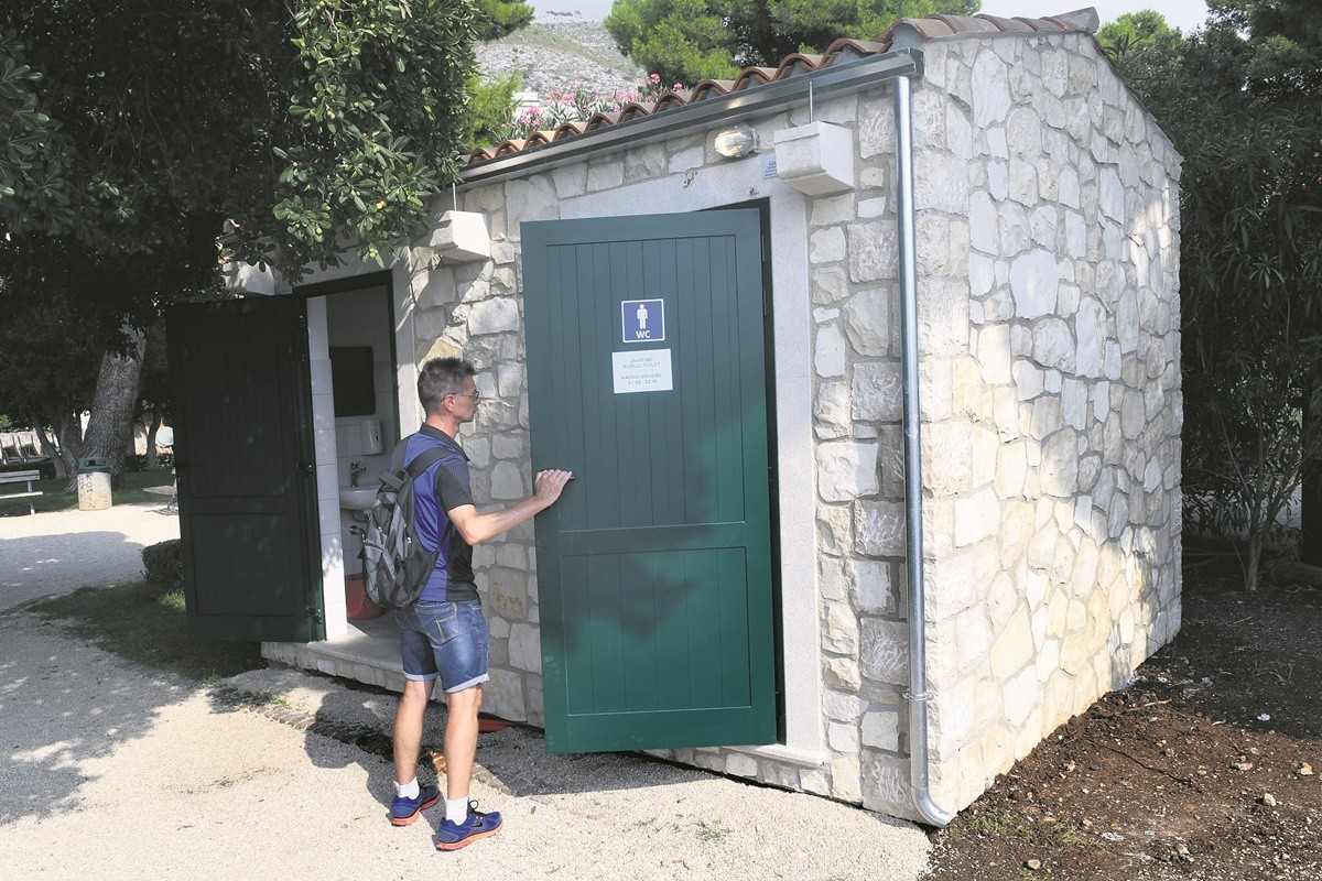 javni wc zahod 1