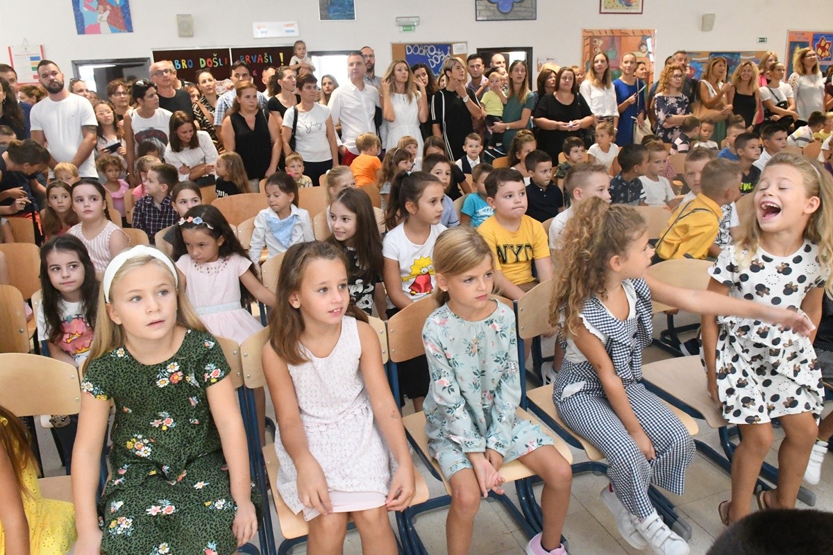 Upoznavanje sa školskom kolegom iz škole