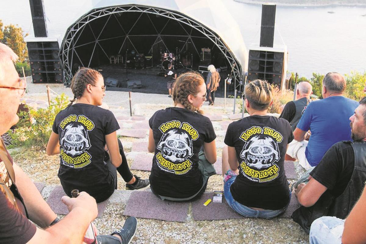 Što reći prilikom kontaktiranja internetskih druženja